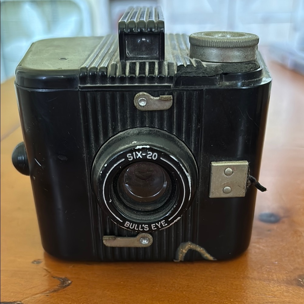 Kodak Bull's Eye Six-20 Black Vintage Camera